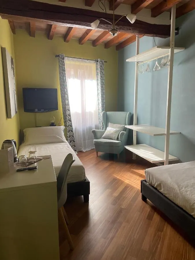 Guest house Le Camere Di Bsuites Affittacamere Parma